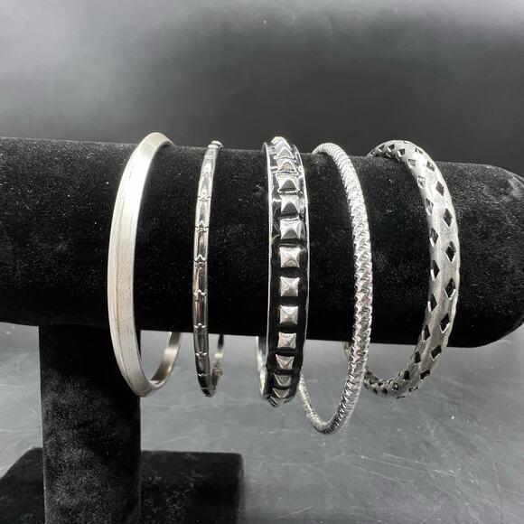 Bracelet Lot Modern Chic Black Silver Tone Bangle 5 Pc Mix And Match Stackable - Picture 1 of 9